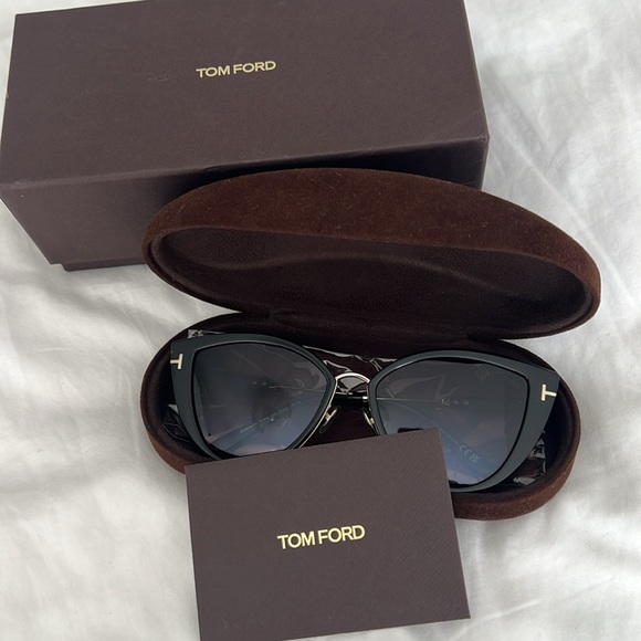 Sunglasses - Picture 3 of 6